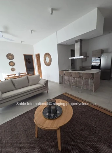 Luxury Penthouse with Pool Access in Péreybère! 2 Beds, Rooftop, Sea Access, Parking, AC. Close to Shops & Hospital.