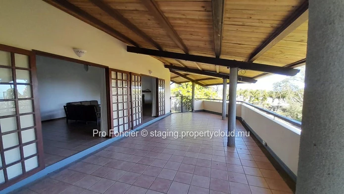 Huge and comfortable house for sale in a very good region of Floreal - Very nice opportunity not to be missed !!!!