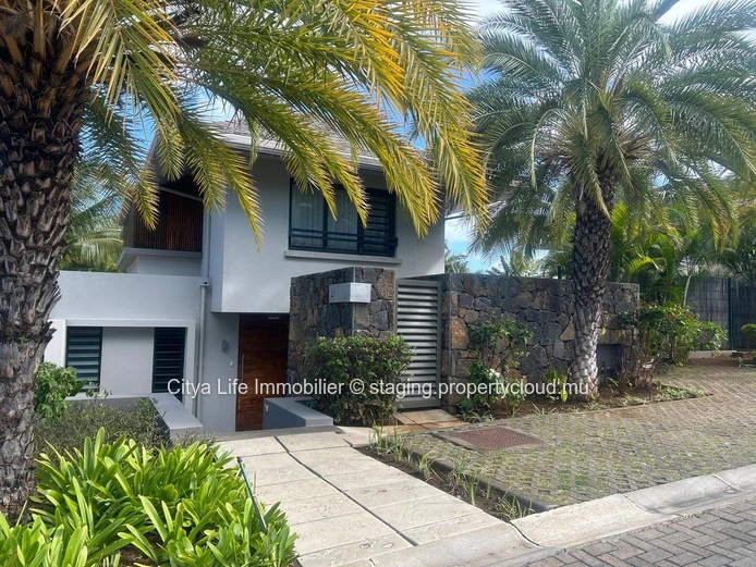 Luxurious RES Villa with Private Pool in Rivière Noire - Black River Area! 3 Beds, Solar Panels, Close to Amenities. ...