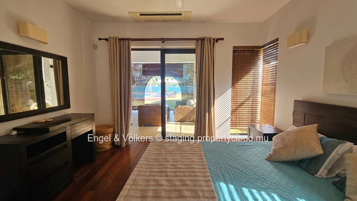 Elegant 3-Bedroom Beachfront Apartment with sea view