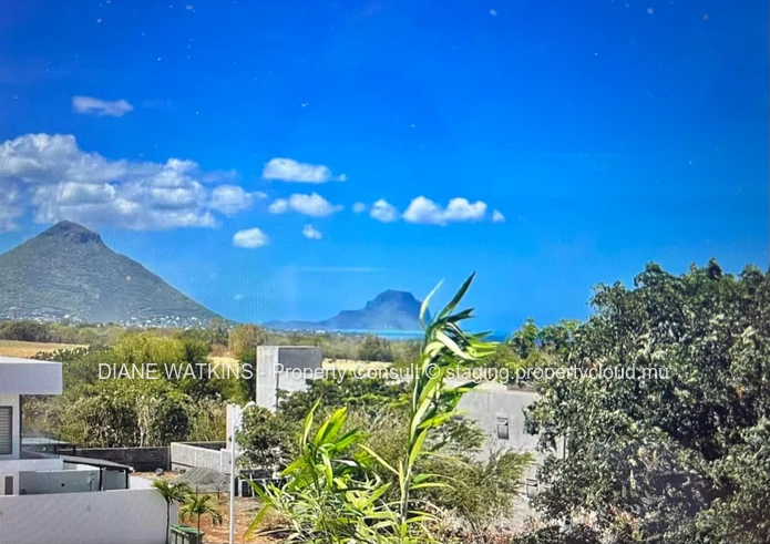 Duplex moderne avec piscine et rooftop à vendre à Flic en Flac