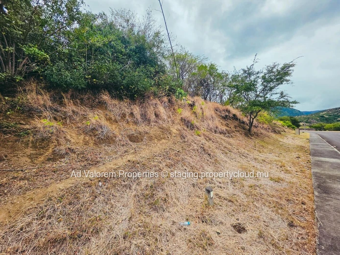 À vendre terrain- Rivière Noire