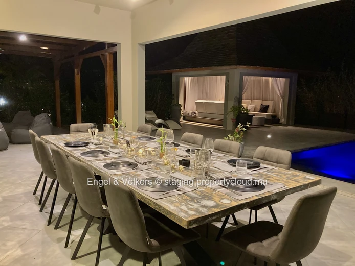 Exceptional 4-Bedroom Villa on a large Landscaped Garden