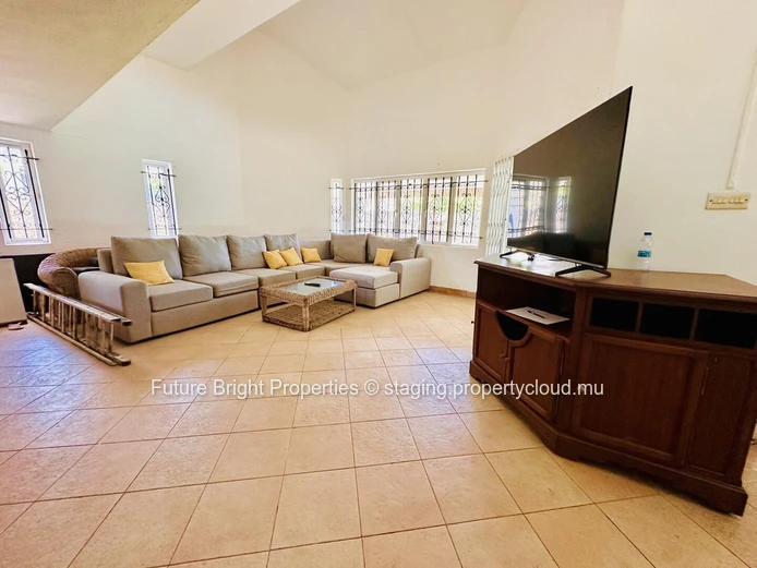 The Tropical Charm of a Spacious Creole Home in Grand Baie