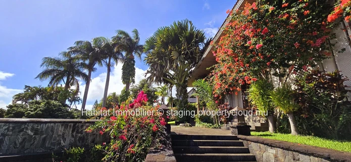 Nestled in one of the most prestigious and residential neighborhoods of Floréal, this unique property of around 800 m...