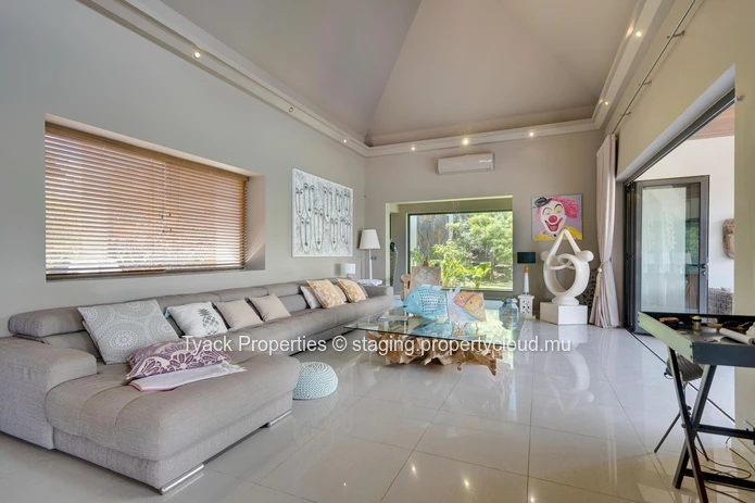 Luxury Villa with Private Pool and Spacious Living – Grand Baie