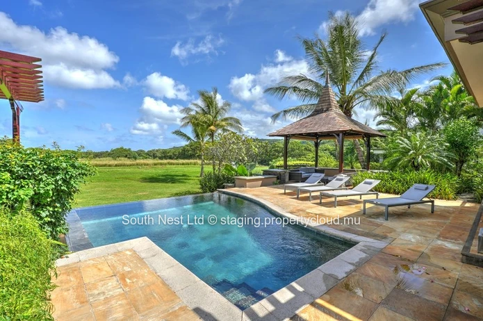 Exceptional Villa with sea view and beach access 