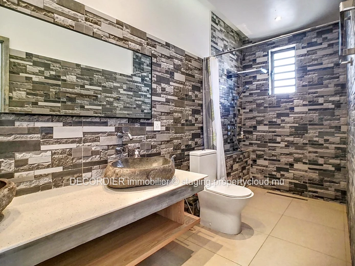 Modern duplex with private swimming pool (Sole Mandate)