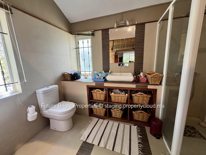 Coastal Charm & Comfort in the Heart of Albion – Just Steps from the Beach!