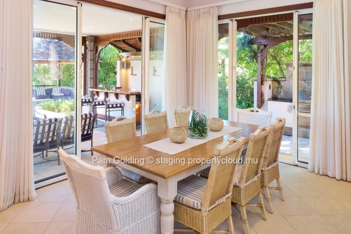 Fantastic light and bright villa ready to move in.