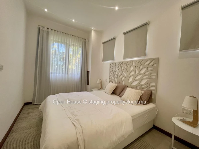 VILLA PDS à louer, Grand Baie, 350m², 4 chambres, piscine privée, proche de toutes commodités. Prix Rs 160 000.