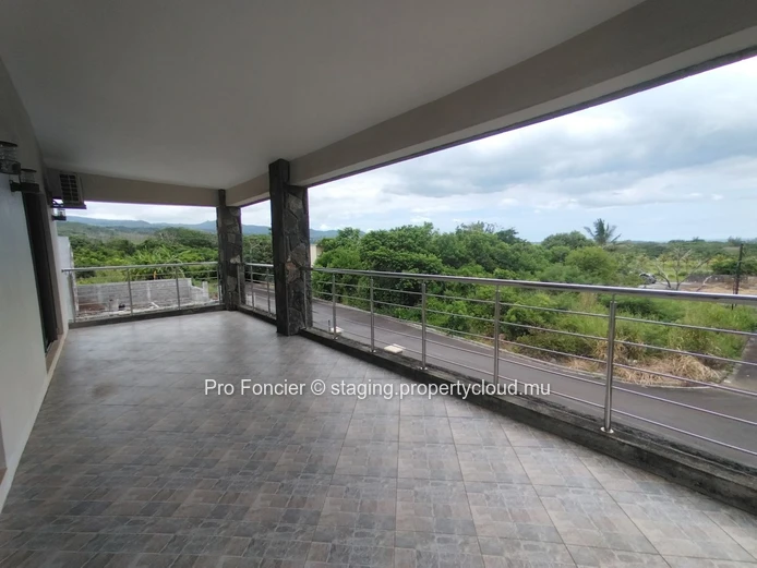 Maison à vendre à Bel Ombre – Belle maison à étage, vendue meublée, dans un environnement calme et paisible