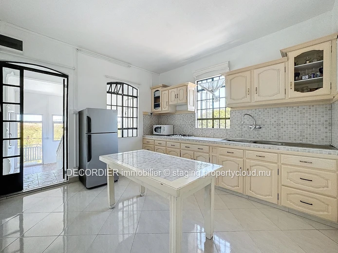 Maison spacieuse de 300 m² dans un quartier calme