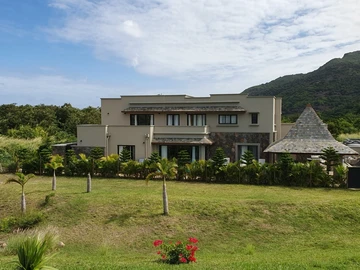 5 Bedroom Villa