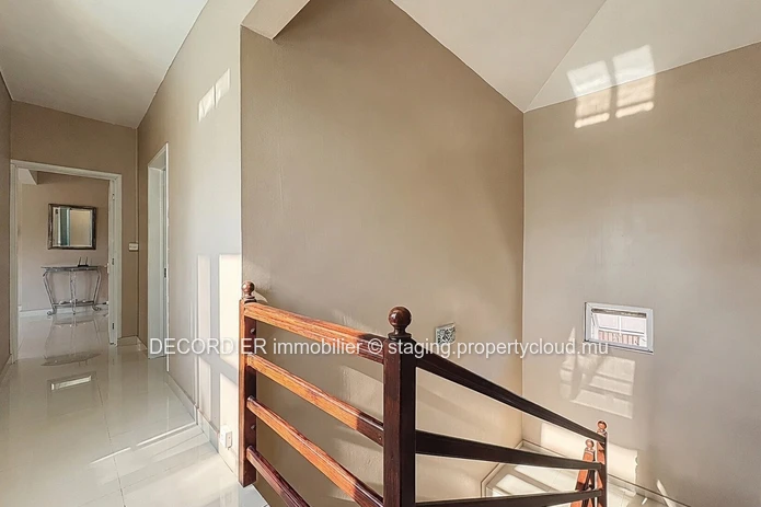 Maison en duplex à louer – Trou aux Biches