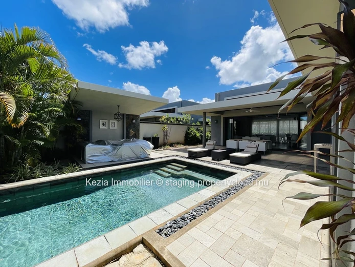 Contemporary Villa All On One Level