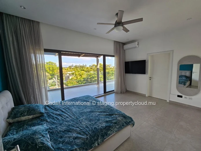 Exceptional penthouse with private rooftop in Pereybere – Sea & mountain views