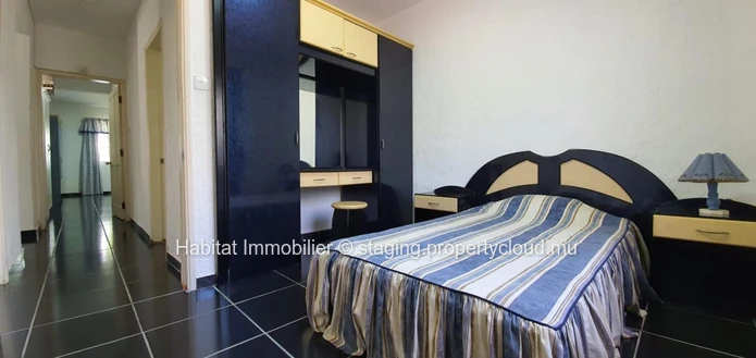 To rent - Magnificent furnished and equipped apartment of 105 m2 in Flic-en-Flac of a 24/7 secure residence within 1 ...
