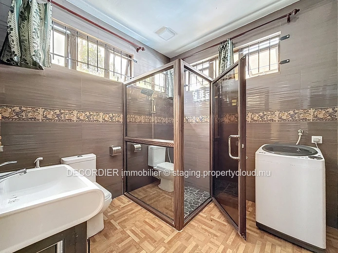 Spacieuse maison avec piscine à louer