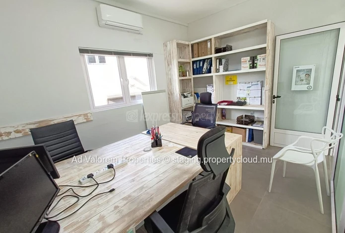 À louer – Bureau indépendant de 23 m² (rez-de-chaussée)