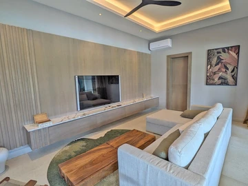 5 Bedroom Villa
