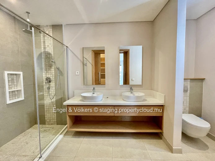 Private-Lift Penthouse with Mountain Views