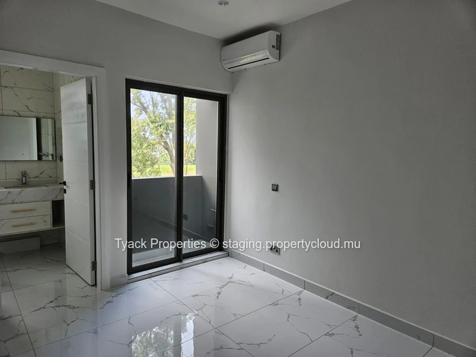 Contemporary Penthouse in Grand Baie – Exclusive R+2 Residence
