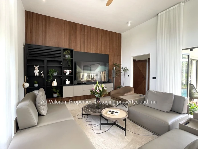 Villas neuves avec piscine privée à proximité immédiate de la mer