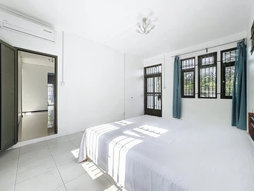 6 Bedroom House