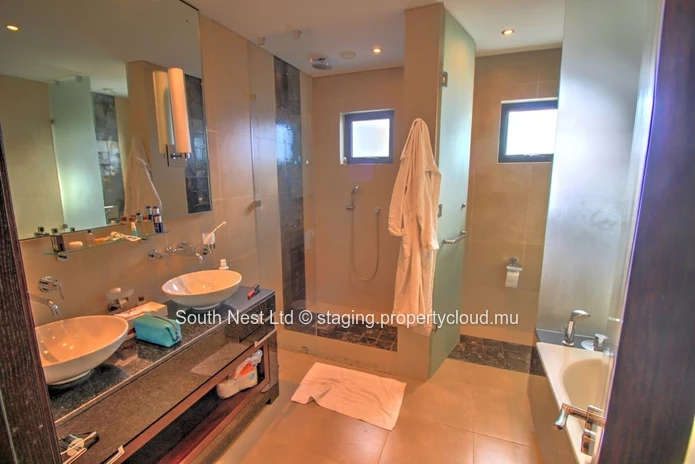 Luxury 3 bedroom apartment in a prestigious estate.