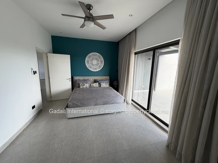 Exceptional penthouse with private rooftop in Pereybere – Sea & mountain views