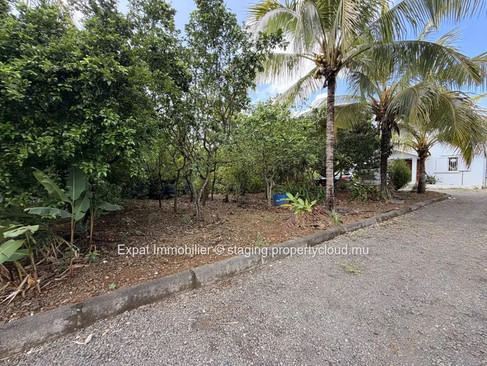 3-Bedroom Detached Villa for Rent – Pereybere, Large Tropical Garden