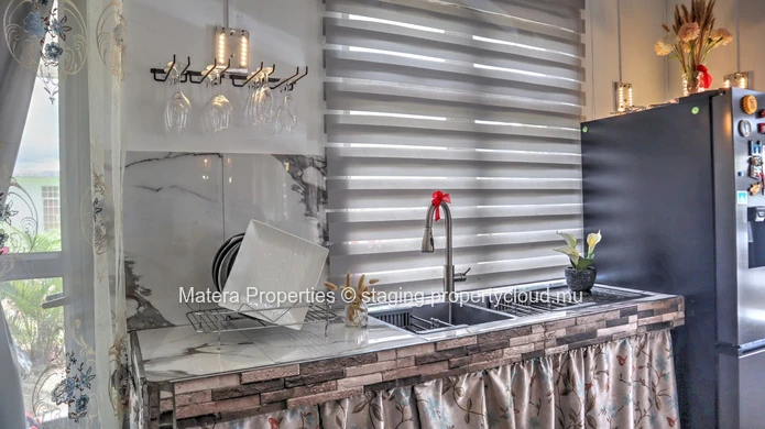 Spacious 4-bedroom house in L'Avenir on a 337 m² lot