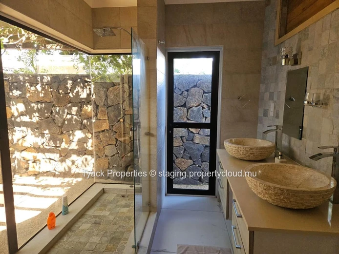 Luxury 4-Bedroom Villa for Sale in Pointe aux Biches – Near Beach