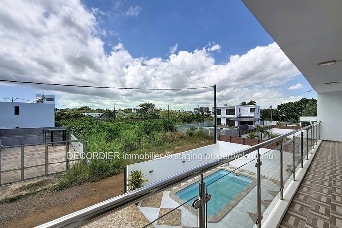 176 sqm Home Ideally Located in Sottise