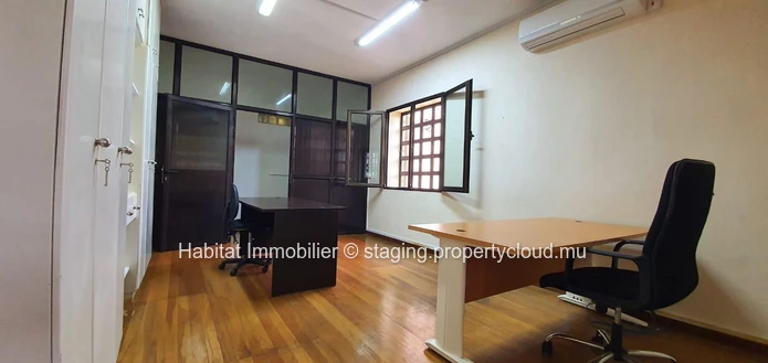 FOR SALE - Big unfurnished house of 1,100 m2 on a land of 1 acre 01 on 3 levels located in a highly residential area ...