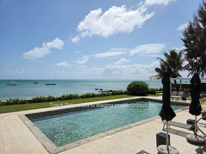 Penthouse avec Vue Mer à Vendre à Roches Noires – Accès Ascenseur Privé