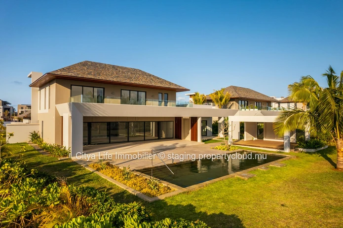 Villa SCS à vendre à Grand Baie, 540m², terrain 1.770m², 4 chambres, piscine privée. Prix $.