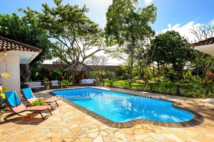 Luxurious Furnished House with Private Pool in Calodyne - Rs 250,000 - Close to Schools, Shops, and Golf Course!