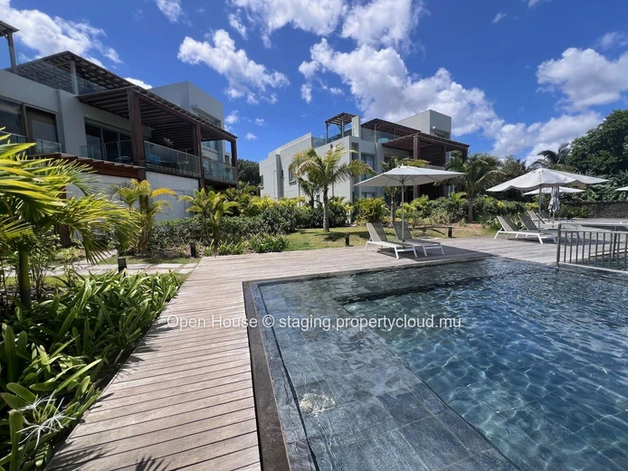Oceanfront penthouse, 2 bedrooms with en suite bathrooms, direct access to the sea, jacuzzi, terrace, panoramic sea v...