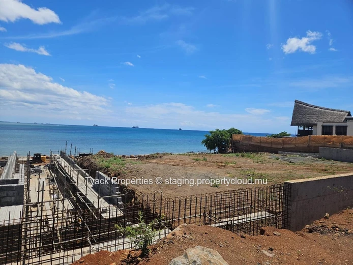 Beachfront Penthouse for Sale in Balaclava – Luxury R+2 Living by the Ocean