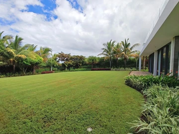 5 Bedroom Villa
