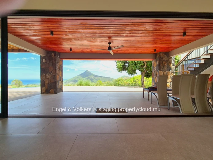Majestic Villa with breath-taking sea and mountain views