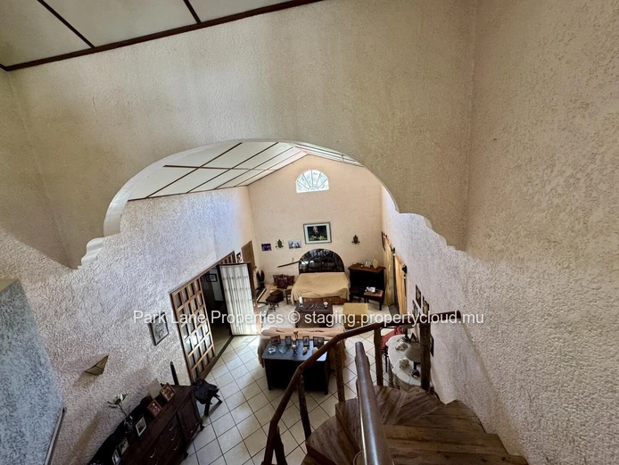 Charming family home with private bar and pool