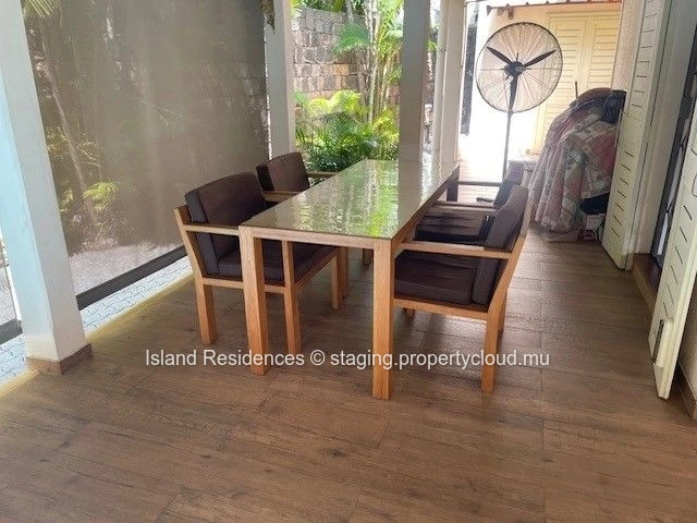 Fully furnished villa with 3 bedrooms, pool and parking within walking distance of Mon Choisy beach