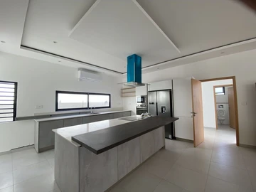 4 Bedroom Villa