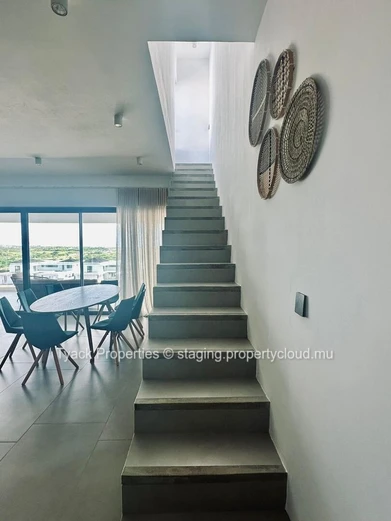 Modern Penthouse with Rooftop Terrace and Pool – Pereybere