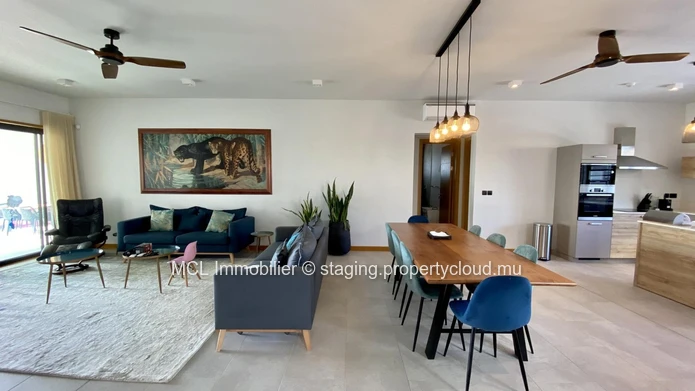3 bedroom beachfront apartment in Pereybere