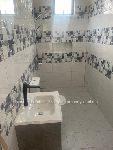 Newly built house with 3 bedrooms with pool and parking