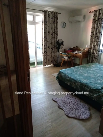 "Charming 5-Bedroom House with Large Yard in Triolet - Rs"